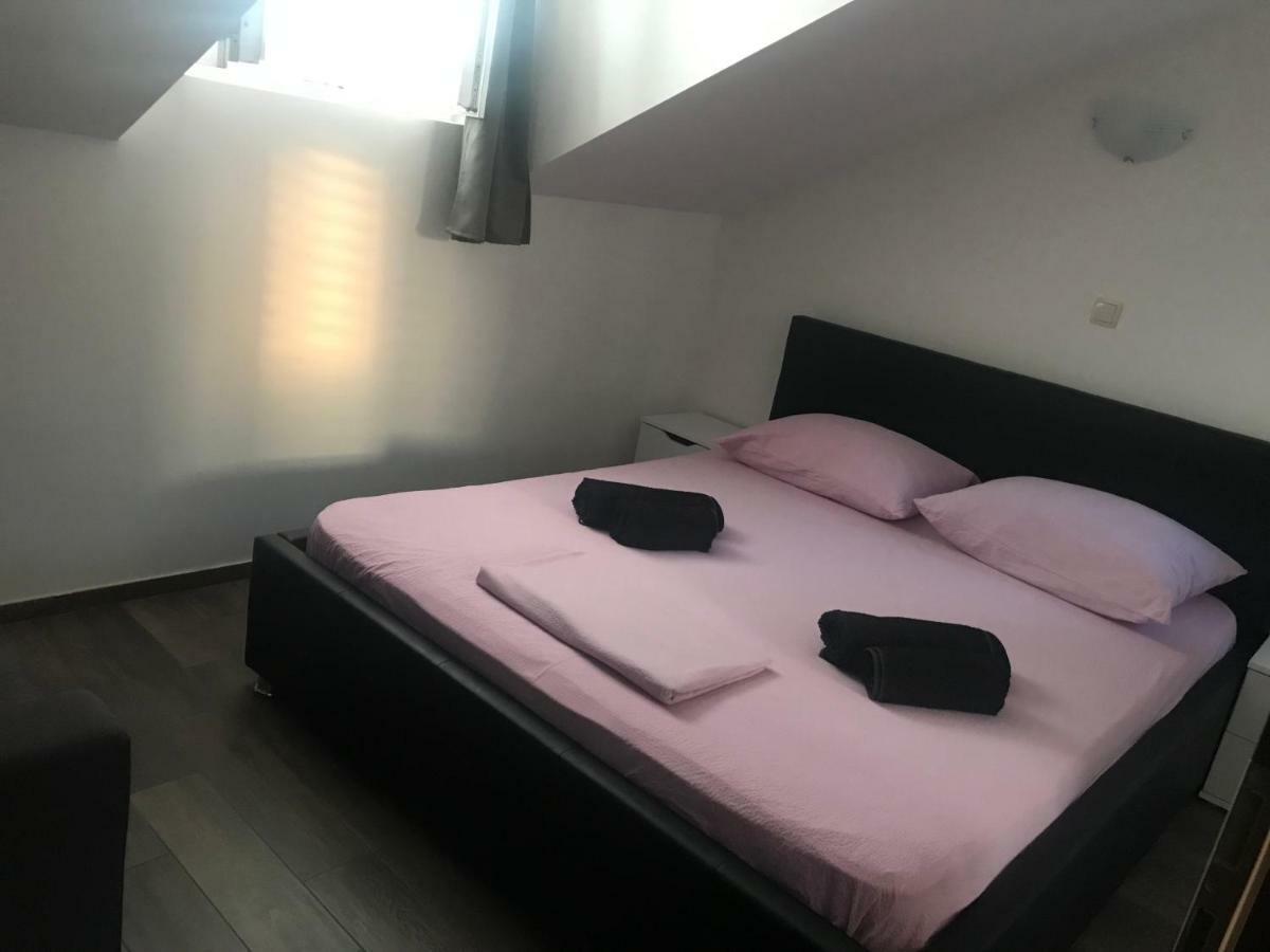 Guesthouse Ruza Sobra Apartments In The Attic Of The House Exterior photo
